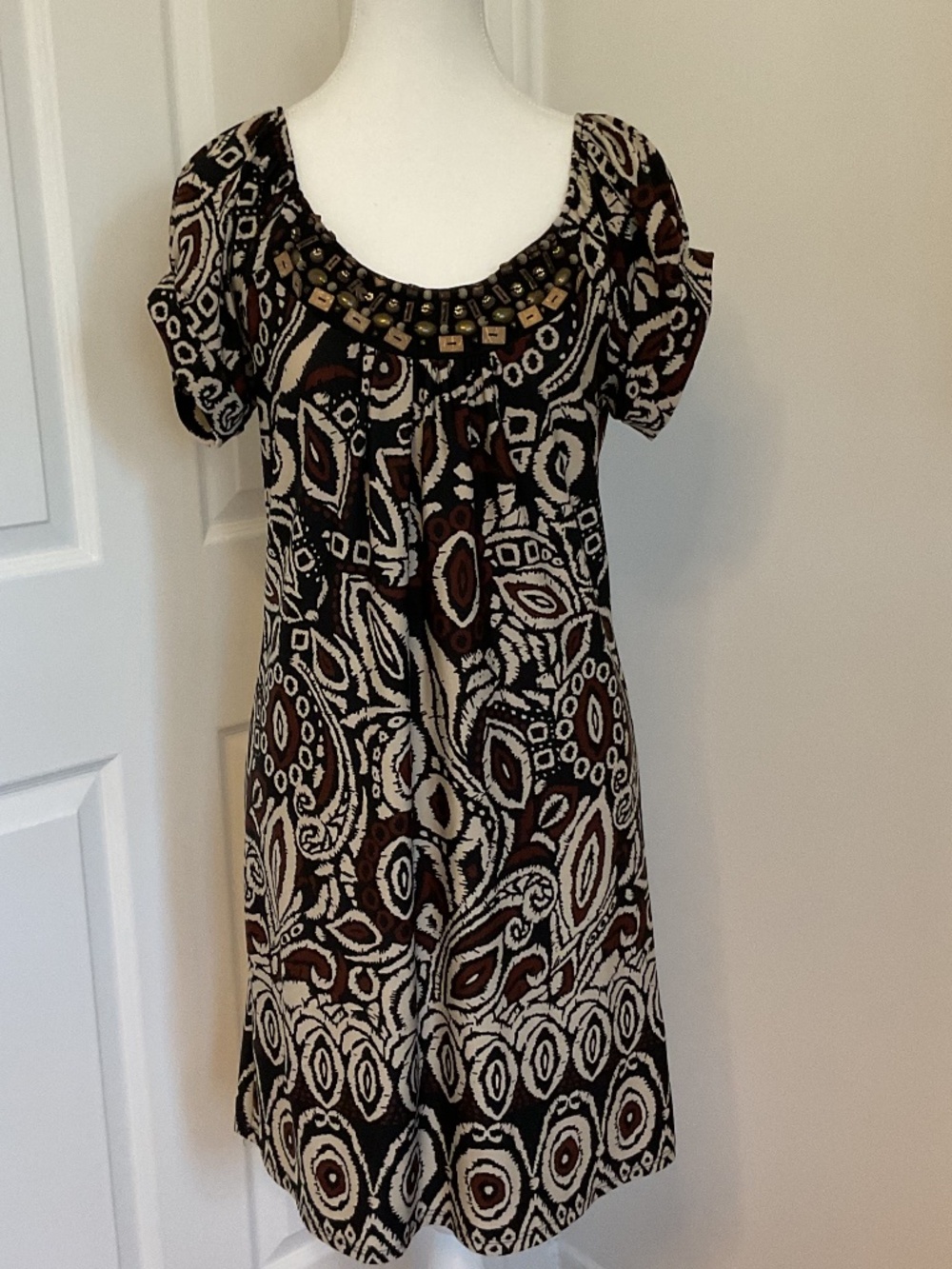 ⭐️Jessica embellished short-sleeve dress in earth tones - size 6